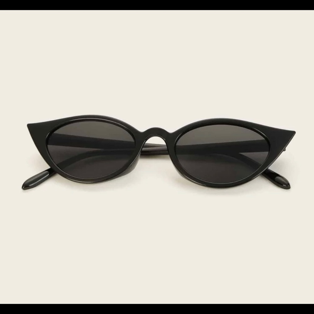 3️⃣✖️2️⃣5️⃣Black skinny frame cay eye sunglasses - Picture 2 of 4
